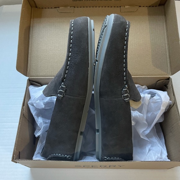 Ladies sperry comfort moccasin. Size 7 - Picture 2 of 6